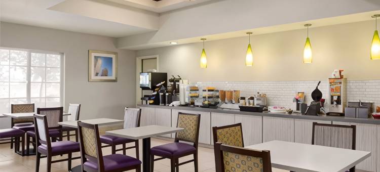 弗雷斯诺西北拉昆塔温德姆套房酒店(La Quinta Inn & Suites by Wyndham Fresno Northwest)图片