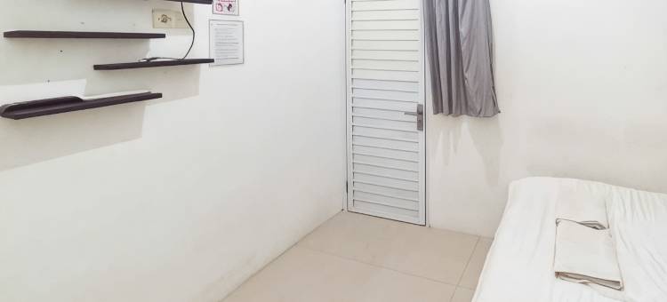 Ariska Room Near Alun Alun Jombang RedPartner图片