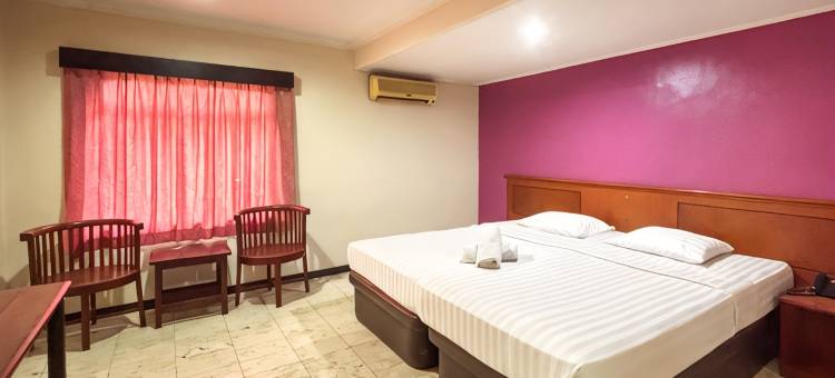 Hotel Pasar Besar RedPartner near Tugu Pahlawan图片