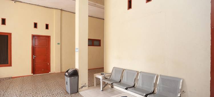 红多兹酒店-近普林瑟乌穆罕默迪耶大学(RedDoorz Near Universitas Muhammadiyah Pringsewu)图片