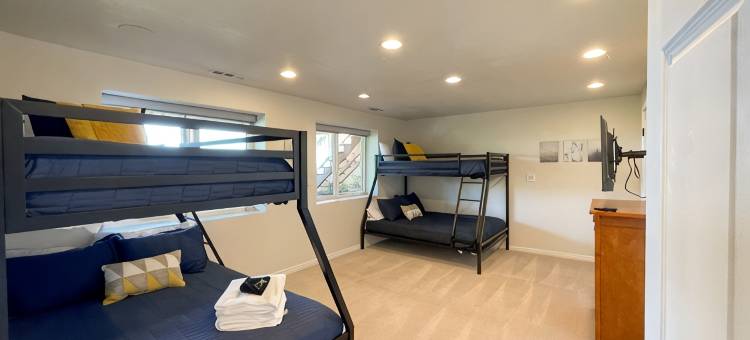 整层采光地下室2卧1卫带迷人景观公寓(Full Above Ground Basement 2 BR 1 B w/ Gorgeous Views)图片