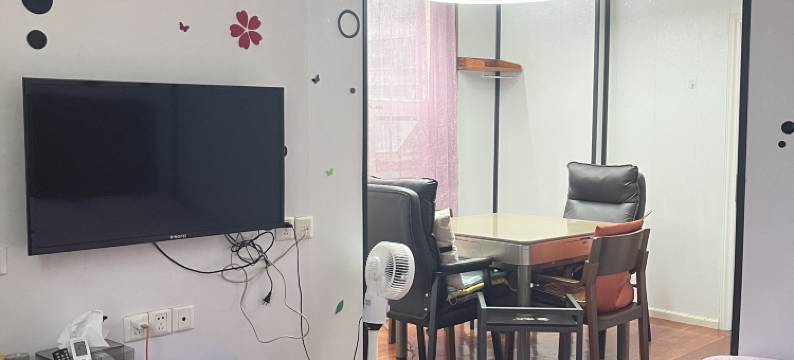 家洲泉旅居(延安西路贵阳客车站店)图片