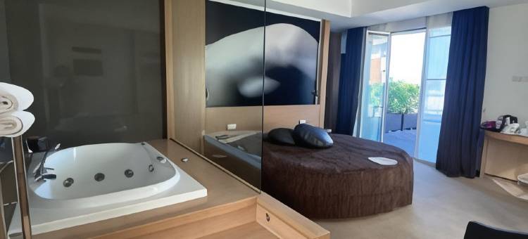 卡德国际酒店(Card International Hotel)图片