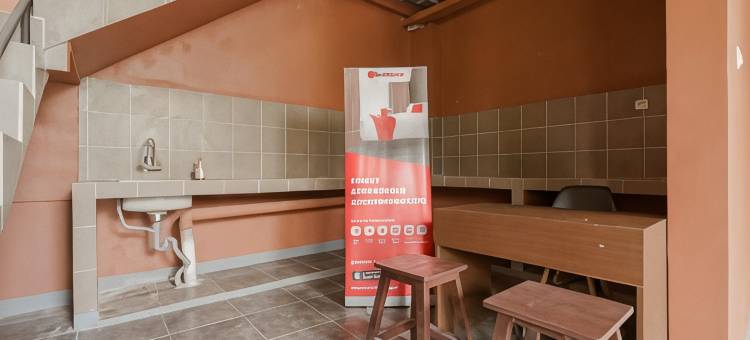 红多兹伊斯兰酒店@布拉克卡帕尔(RedDoorz Syariah Near Siloam Hospitals Bulak Kapal)图片