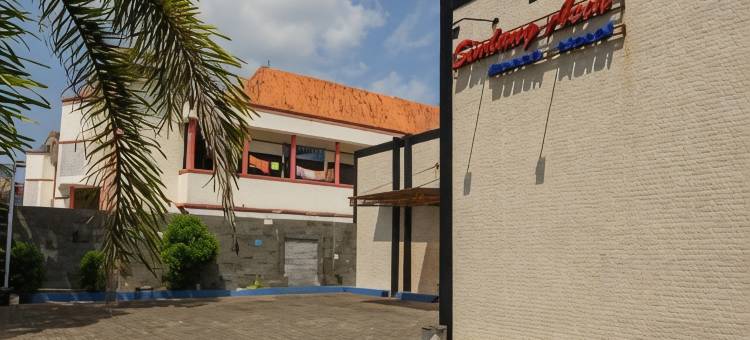 庞岸达兰提姆尔潘泰红多兹酒店(RedDoorz Near Goa Panggung)图片