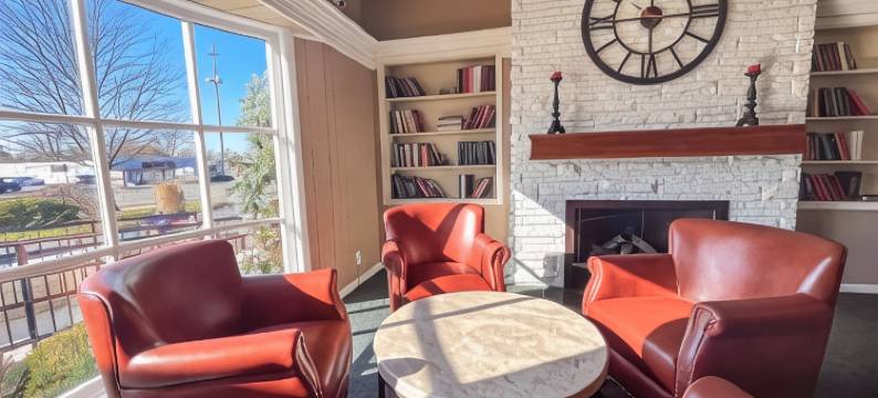 罗克福德高山假日酒店和套房(Alpine Inn & Suites Rockford)图片