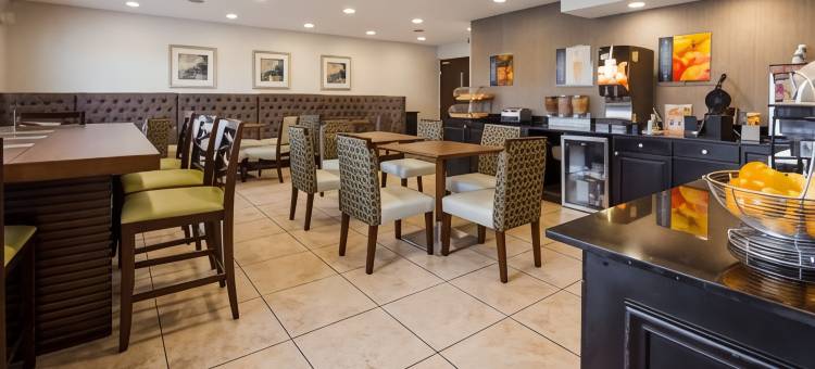 莫米托莱多美吟酒店(Baymont by Wyndham Maumee Toledo)图片