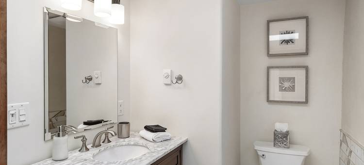 卡西塔德尔索尔豪华公寓 - 步行5分钟至广场 - 私人后院 - 壁炉(Luxurious Casita del Sol - 5 Min. Walk to Plaza - Private Backyard - Fireplace)图片