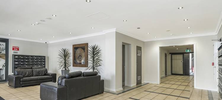 东珀斯中心的公寓，带泳池和健身房使用权(Central East Perth Flat with Pool & Gym Access)图片