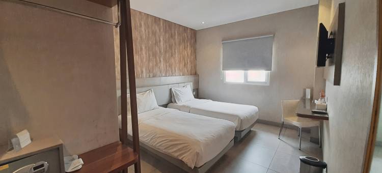 西朗林恩酒店(Lynn Hotel Serang)图片