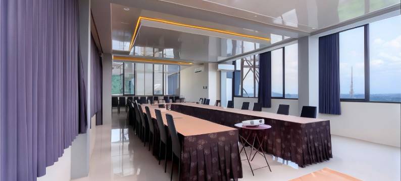 格兰德瓦洛尼亚酒店(Grand Valonia Hotel Cafe & Park Jember)图片