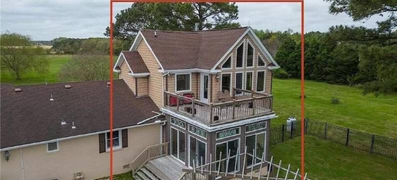 Spacious waterfront farmhouse with amazing views and kayaking图片