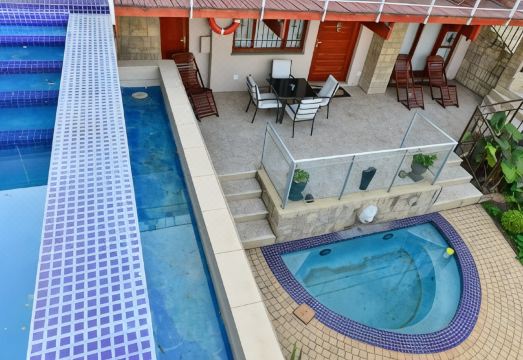 Kosmos ManorHotel Overview