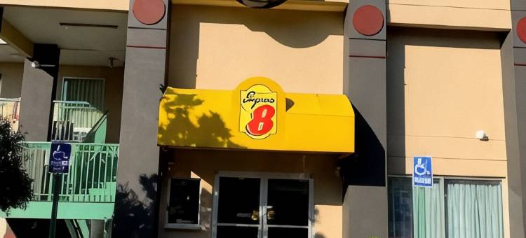 斯塔福德速8酒店(Super 8 by Wyndham Stafford)图片