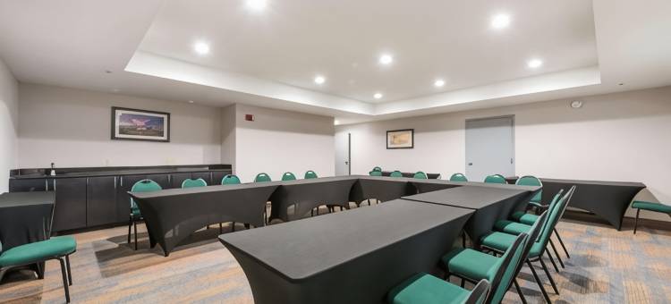 格林斯伯勒机场克拉丽奥波茵特酒店(Clarion Pointe Greensboro Airport)图片