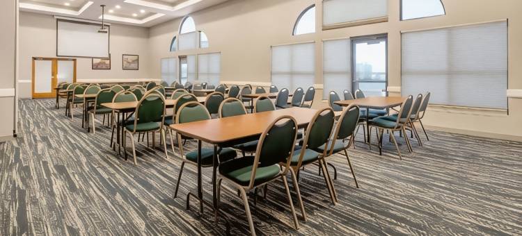 瓦利城美吟温德姆酒店及会议中心(AmericInn by Wyndham Valley City Conference Center)图片