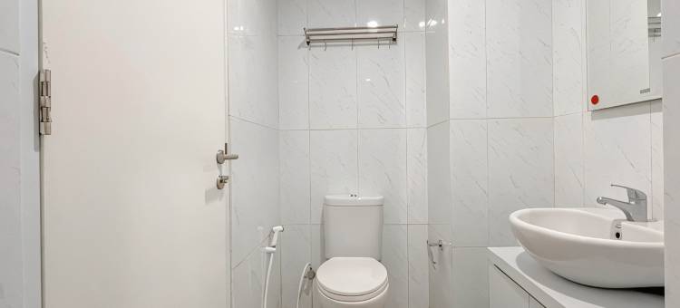 Grey Toned 1BR Apartment Tamansari Skylounge Makassar By Travelio图片