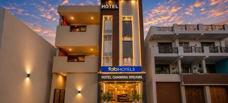 位于扬基纳加尔的15卧室公寓-12平方米|带1个独立浴室(FabHotel Chandra Dreams - 600m from Banaras Railway Station)图片