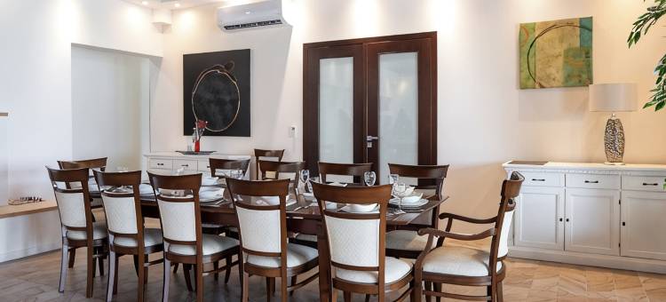 Direct Beachfront 6 BDR/en-suite /maid included. Excellent service. Rare gem (A)图片