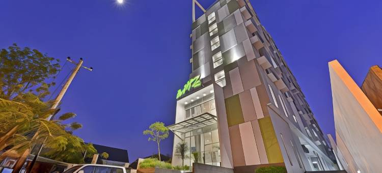 威兹佩姆达三宝拢酒店(Whiz Hotel Pemuda Semarang)图片