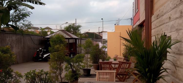 任抹JC家庭旅馆(JC Homestay Jember)图片