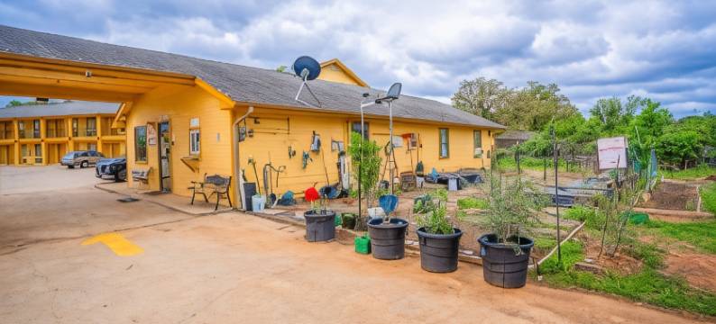 Regency Inn By OYO 罗克代尔TX(Regency Inn by OYO Rockdale TX)图片