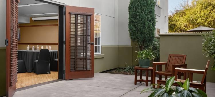 云杉登陆长住套房酒店伦顿(Larkspur Landing Extended Stay Suites Renton)图片