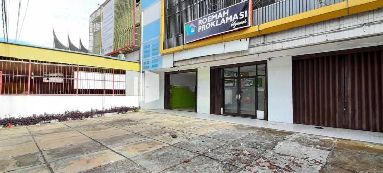 罗马宣言伊斯兰教酒店 红门(Roemah Proklamasi Syariah Mitra RedDoorz)图片