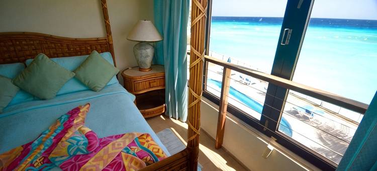海滨-圣劳伦斯海滩公寓，圣劳伦斯盖普，海滨(ON THE OCEAN - ST LAWRENCE BEACH CONDOS, ST LAWRENCE GAP, ON THE OCEAN)图片