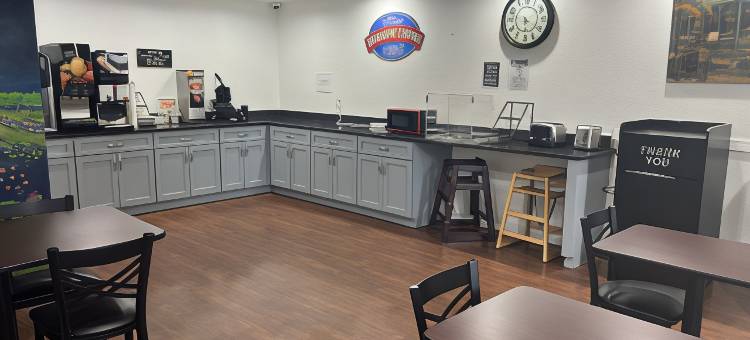 莱克兰呗盟套房酒店(Baymont by Wyndham Lakeland)图片