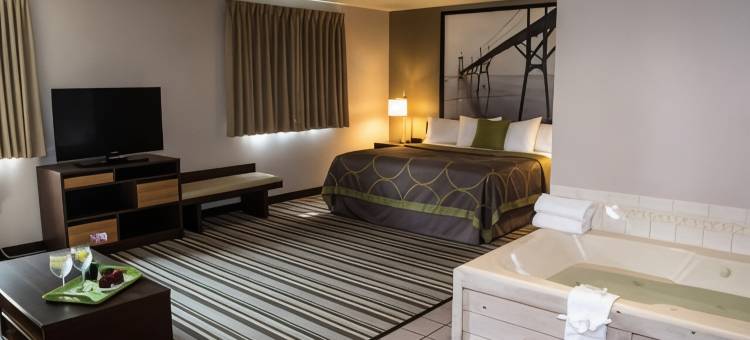 马尼斯特速8酒店(Super 8 by Wyndham Manistee)图片