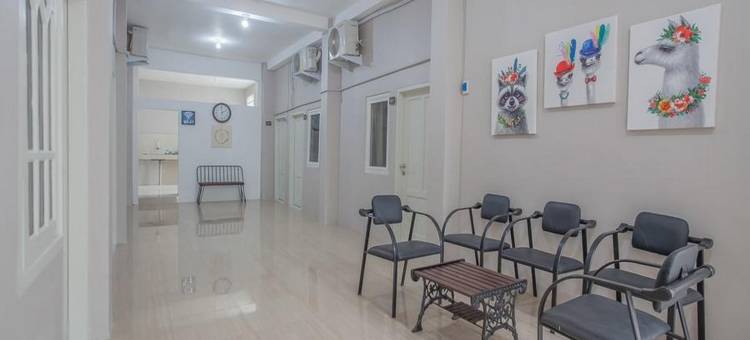 红多兹酒店-近泗水西普拉高尔夫球场(RedDoorz Near Ciputra Golf Surabaya)图片