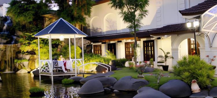 谏义里自由酒店(Hotel Merdeka Kediri)图片