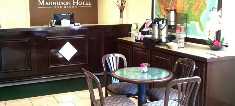 马格努森红男爵酒店(Magnuson Hotel Red Baron)图片