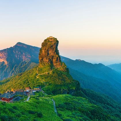 梵净山+铜仁大峡谷+凤凰古城+镇远古城+西江千户苗寨+荔波小七孔景区+黄果树瀑布+万峰林景区9日8晚私家团