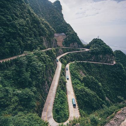 张家界+天门山+湘西+凤凰县5日4晚跟团游