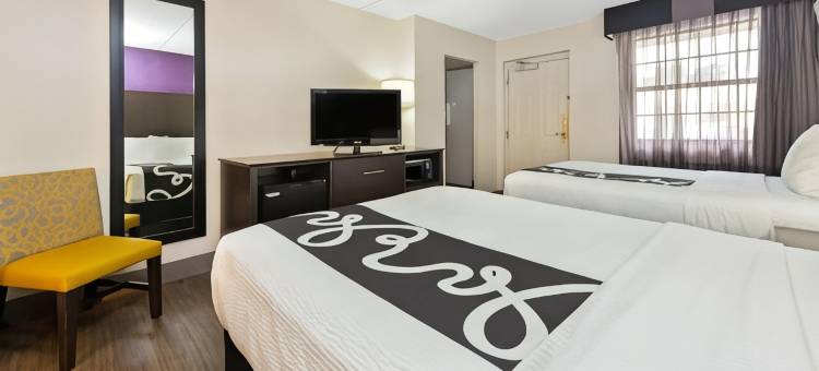 迈阿密机场北拉昆塔温德姆酒店(La Quinta Inn by Wyndham Miami Airport North)图片