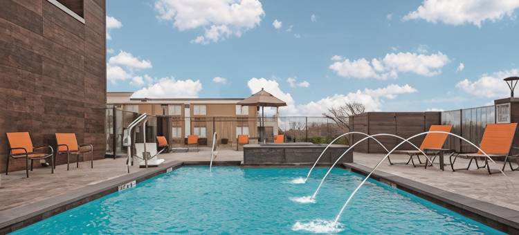 达拉斯大草原城北拉昆塔温德姆套房酒店(La Quinta Inn & Suites by Wyndham Dallas Grand Prairie North)图片