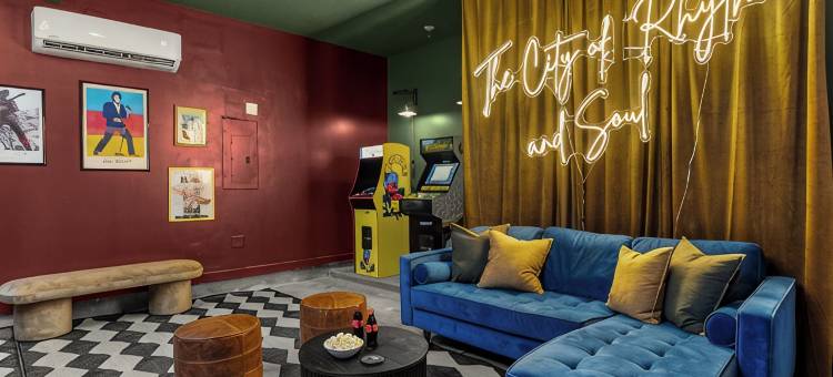Downtown Oasis + HotTub+GameRoom+Arcade+MiniGolf图片
