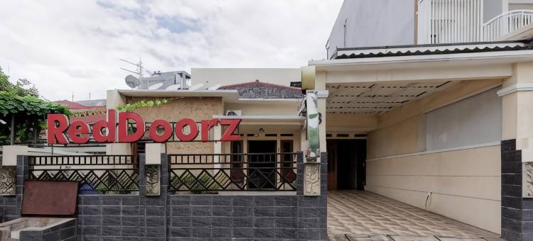 红多兹伊斯兰酒店-近格兰德科塔宾唐(RedDoorz Syariah Near Grand Kota Bintang)图片