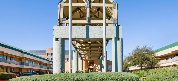 南菲耶斯塔公园罗德威套房酒店(Rodeway Inn & Suites South of Fiesta Park)图片