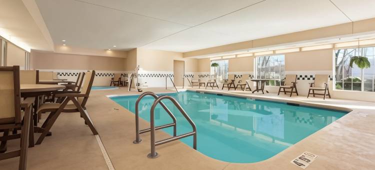 爱荷华克林顿丽怡酒店(Country Inn & Suites by Radisson, Clinton, IA)图片