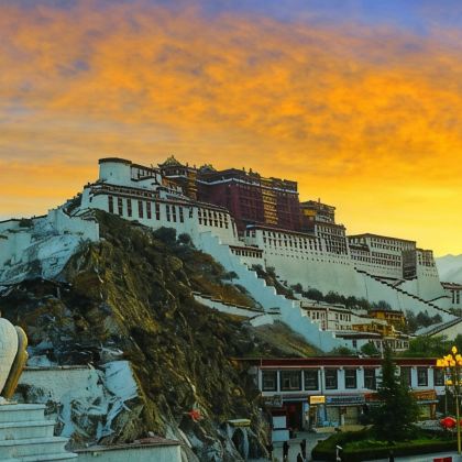 成都+色达+新都桥+稻城+林芝+拉萨+纳木错+茶卡盐湖+青海湖景区16日15晚跟团游