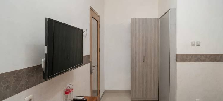 红多兹伊斯兰酒店-近哥打电影院贾蒂亚西购物中心(RedDoorz Syariah Near Kota Cinema Mall Jatiasih)图片