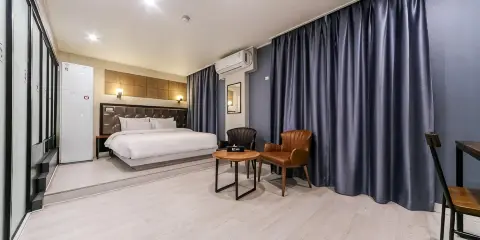 Changwon Myeongseodong Namuneulbo Hotel