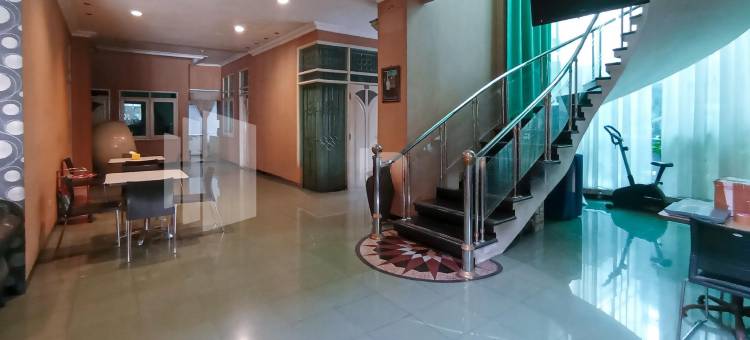 尼洛霍特尔克布门米特拉瑞德多兹(Nillo Hotel Kebumen Mitra RedDoorz)图片