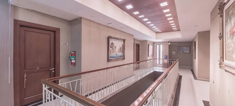 红多兹酒店-近帕萨尔帕吉(RedDoorz at la Mega Near Pasar Pagi Cirebon)图片