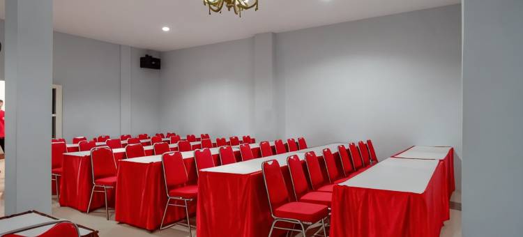 红多兹酒店@奥丽亚马真大酒店(RedDoorz @ Hotel Grand Aulia Majene)图片