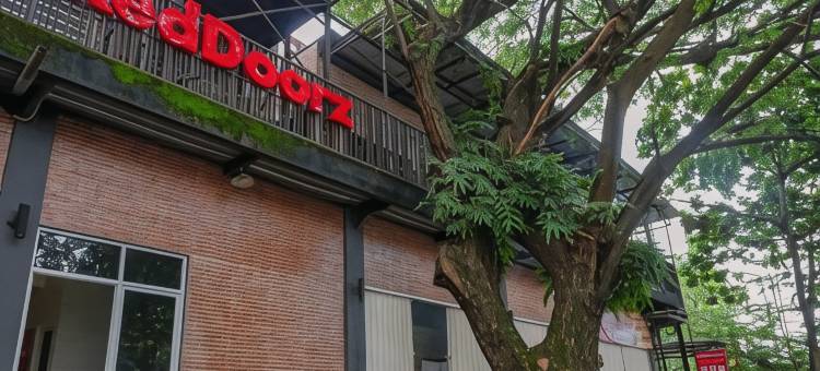 红多兹酒店@三宝垄寺工业区(RedDoorz @ Kawasan Industri Candi Semarang)图片