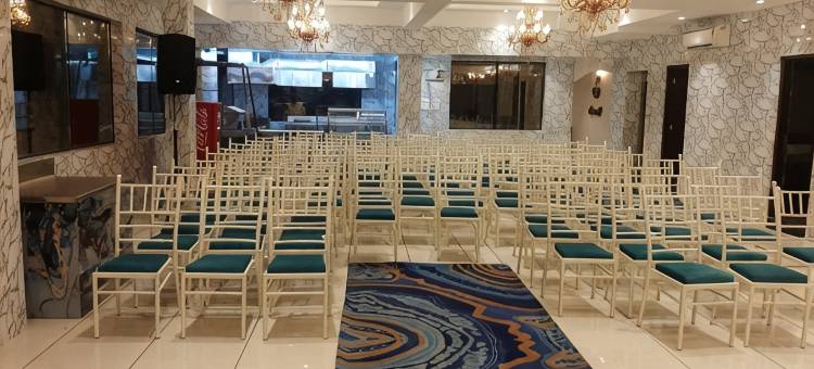 曼迪高地酒店 - 酒吧、高级餐饮和宴会厅(Hotel Mandi Heights - Bar, Fine Dining & Banquet Hall)图片